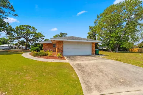 101 NE Caprona Ave, Port Saint Lucie, FL 34983