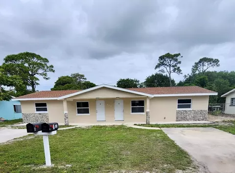 806 N Lake Dr, Fort Pierce, FL 34982