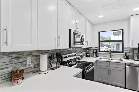 5401 Bayside Dr, Greenacres, FL 33463