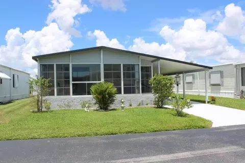 52014 Florinada Bay, Boynton Beach, FL 33436
