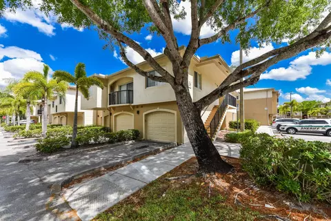 1200 S Crestwood Ct S #1210, Royal Palm Beach, FL 33411