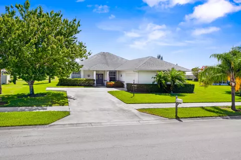 4345 Gator Trace Cir, Fort Pierce, FL 34982