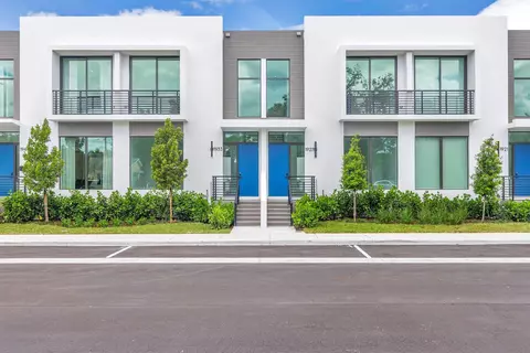 1927 Dock St, West Palm Beach, FL 33401