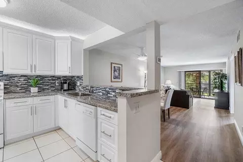 10092 Cedar Point Blvd #305, Boynton Beach, FL 33437