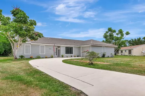 1910 SE Avanti Cir, Port Saint Lucie, FL 34952