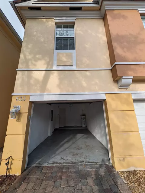 833 Pipers Cay Dr, West Palm Beach, FL 33415