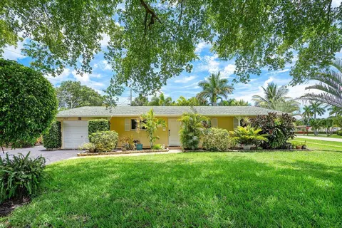 701 Gumtree Rd, North Palm Beach, FL 33408