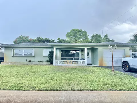 284 SW 5th St, Boca Raton, FL 33432