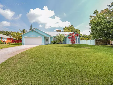 956 19th Pl SW, Vero Beach, FL 32962