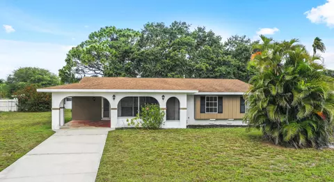 160 NE Bracken Rd, Port Saint Lucie, FL 34983