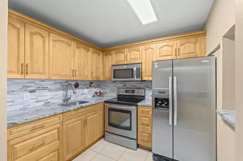 400 Village Green Cir #311, Palm Springs, FL 33461