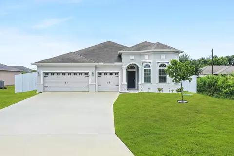 1033 SW Mccracken Ave, Port Saint Lucie, FL 34953