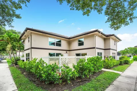 5 Amherst Ct #A, Royal Palm Beach, FL 33411