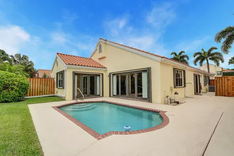 2530 La Lique Cir, Palm Beach Gardens, FL 33410
