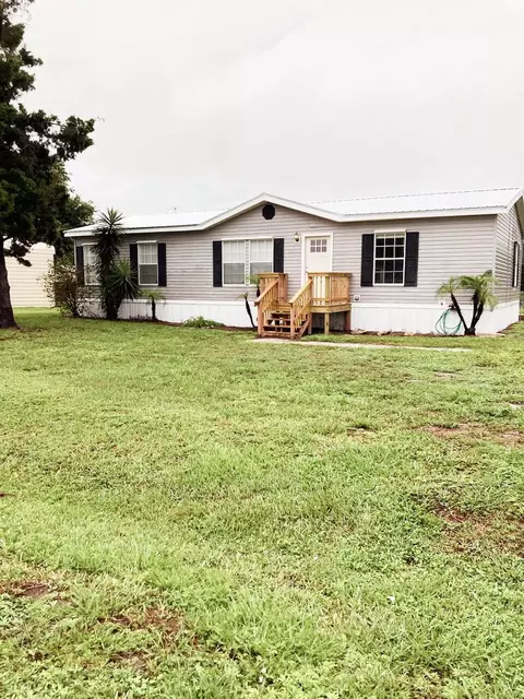 1189 Palm Ct, Okeechobee, FL 34974
