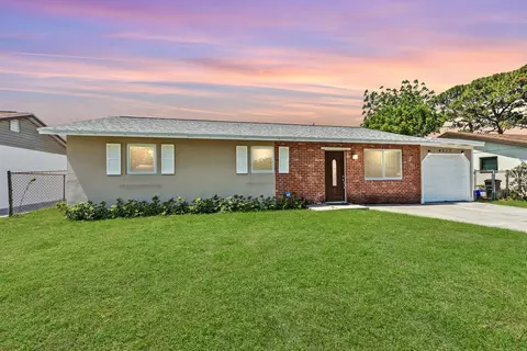 4317 Applecrest Dr, Palm Beach Gardens, FL 33410
