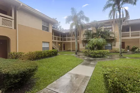 4863 Via Palm Lk #803, West Palm Beach, FL 33417