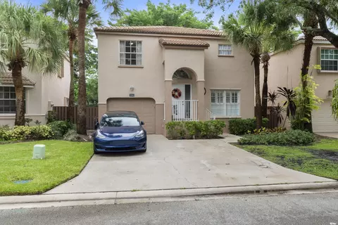 10941 NW 12th Dr, Plantation, FL 33322
