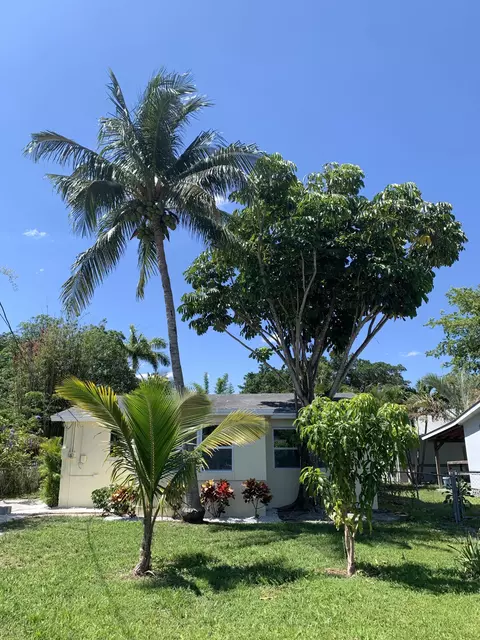 4596 Old Military Trl, West Palm Beach, FL 33417