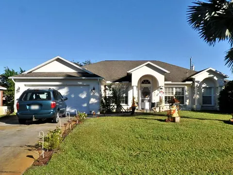 657 SW Gailbreath Ave, Port Saint Lucie, FL 34953