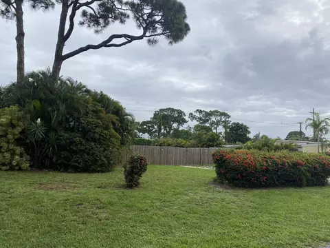 5059 Ferndale Dr, Delray Beach, FL 33484