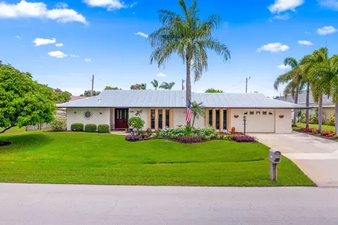 1481 SE Cambridge Dr, Port Saint Lucie, FL 34952