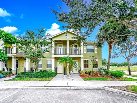 2121 SE Glen Ridge Dr, Port Saint Lucie, FL 34952