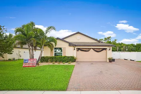 910 Bent Creek Dr, Fort Pierce, FL 34947