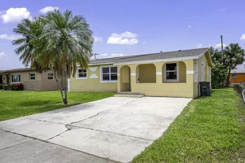 580 SW 10th St, Belle Glade, FL 33430