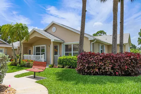 552 NW San Remo Cir, Port Saint Lucie, FL 34986