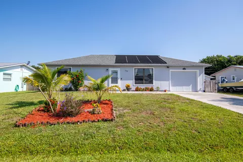 2099 SE Madison St, Stuart, FL 34997 photo 1