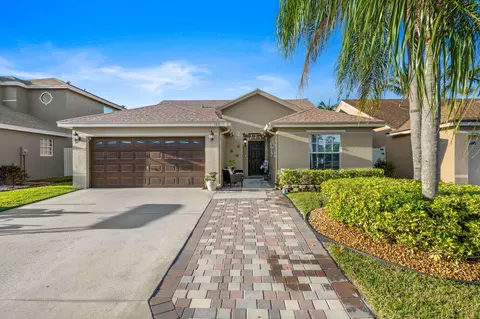 160 Heatherwood Dr, Royal Palm Beach, FL 33411