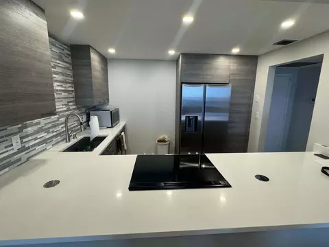 2500 Parkview Dr #910, Hallandale Beach, FL 33009