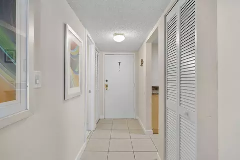 9310 Fontainebleau Blvd #312, Miami, FL 33172