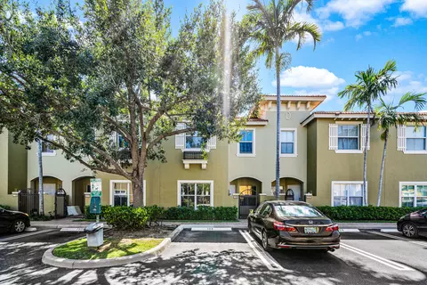 109 Lake Monterey Cir, Boynton Beach, FL 33426