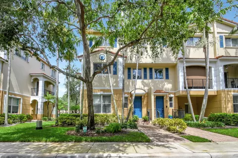 2872 S Oasis Dr, Boynton Beach, FL 33426