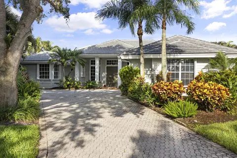 10732 SE River Ridge Ct, Tequesta, FL 33469