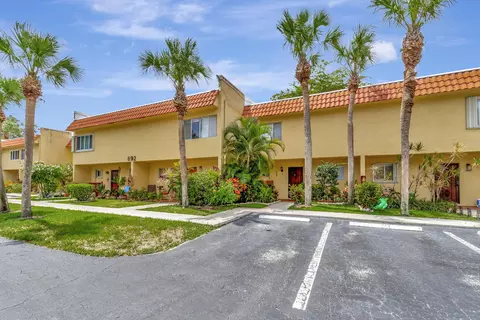 892 SW 9th St Cir # 8, Boca Raton, FL 33486