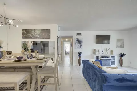 712 Sunny Pine Way #H2, Greenacres, FL 33415