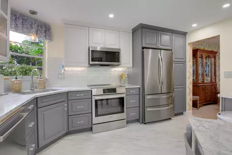 3810 Via Poinciana #102, Lake Worth, FL 33467