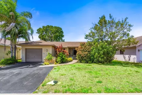 10621 Greenbriar Ct, Boca Raton, FL 33498