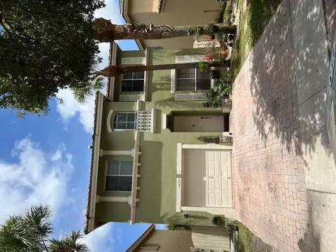 4420 Lake Lucerne Cir, West Palm Beach, FL 33409