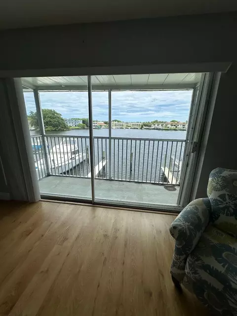 400 Northlake Ct #206, North Palm Beach, FL 33408