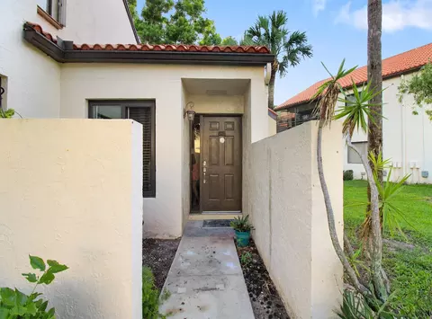 9 Via De Casas Sur #104, Boynton Beach, FL 33426