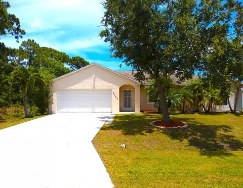 2265 SE Belvedere St, Port Saint Lucie, FL 34984