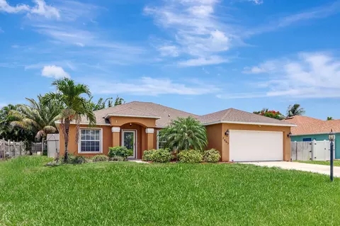 2063 NE Christopher Ct NE, Jensen Beach, FL 34957