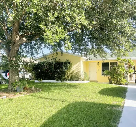 910 Pine Tree Dr, Lantana, FL 33462