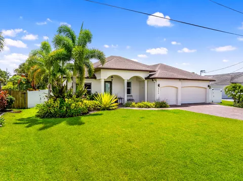 2449 SW Gay Cir, Port Saint Lucie, FL 34953