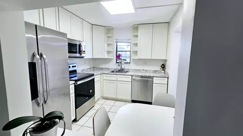 9440 SW 8th St #209, Boca Raton, FL 33428