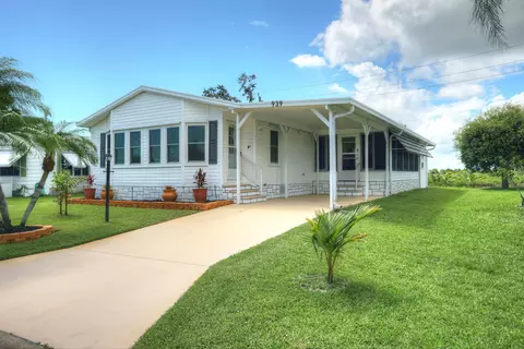 939 Wren Cir, Barefoot Bay, FL 32976